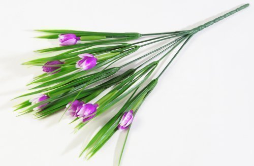 Букет с мелкими пластиковыми тюльпанами