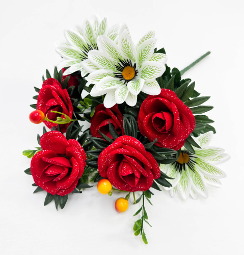 Букет роз с георгином и ягодкой 12 веток