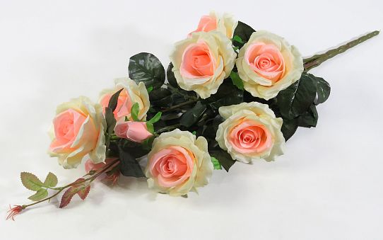 Ветка роз "Альф" 7 цветков 2 бутона от магазина KALINA являющийся официальным дистрибьютором в России 
