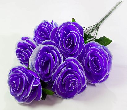 Букет роз "Гулливер"  7 цветков от магазина KALINA являющийся официальным дистрибьютором в России 