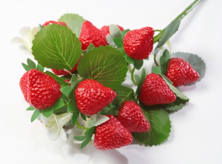 Веточка клубники