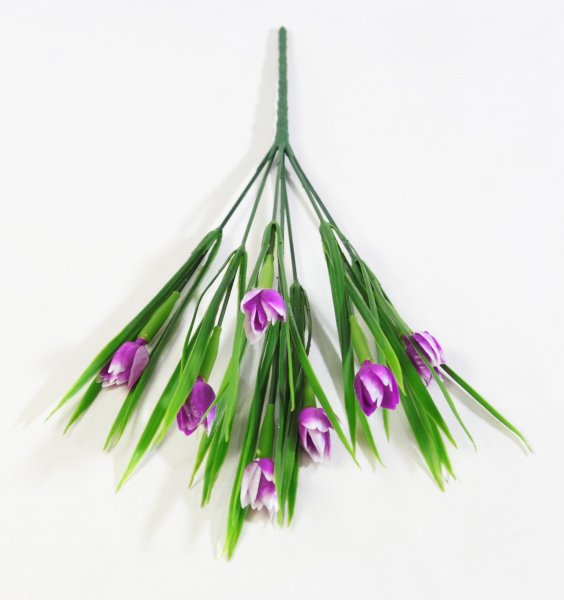 Букет с мелкими пластиковыми тюльпанами
