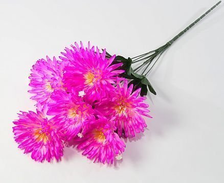 Хризантема "Китти" 7 цветков от магазина KALINA являющийся официальным дистрибьютором в России 