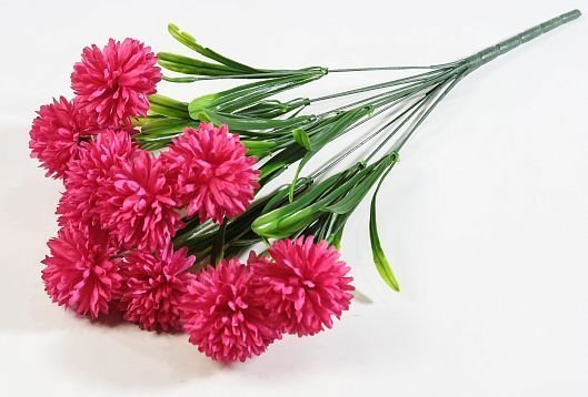 Букет хризантем "Амазонка" 13 цветков от магазина KALINA являющийся официальным дистрибьютором в России 