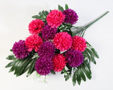 Букет хризантем с пальмой 12 цветков