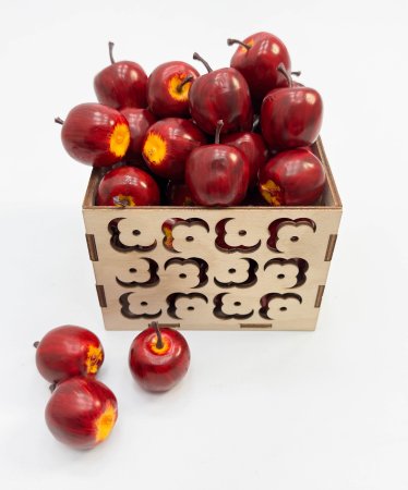 Яблоки бордовые