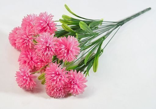 Букет хризантем "Амазонка" 13 цветков от магазина KALINA являющийся официальным дистрибьютором в России 