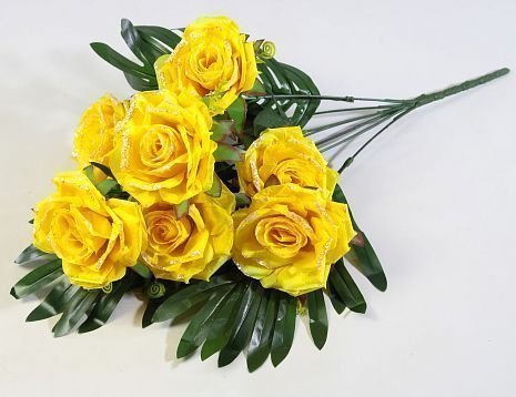 Букет розы "Шик" с листом пальмы 7 цветков от магазина KALINA являющийся официальным дистрибьютором в России 
