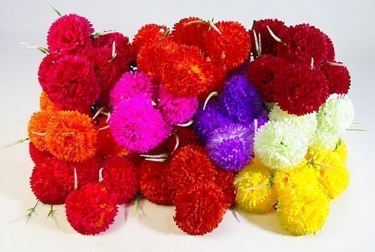 Букет хризантем "Спектакль" малый 7 цветков от магазина KALINA являющийся официальным дистрибьютором в России 