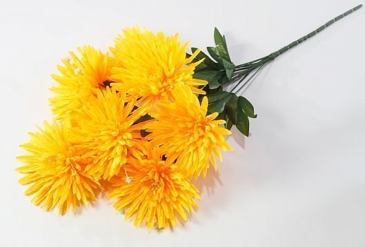 Хризантема "Китти" 7 цветков от магазина KALINA являющийся официальным дистрибьютором в России 