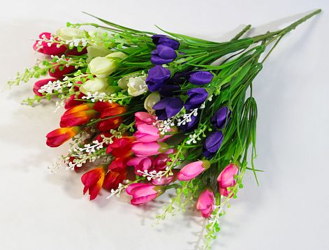 Букет крокусов "Лидер" 12 цветков от магазина KALINA являющийся официальным дистрибьютором в России 