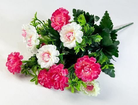 Букет Цинний 12 цветков от магазина KALINA являющийся официальным дистрибьютором в России 