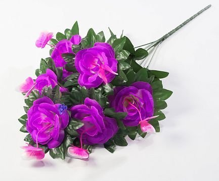 Букет роз с бабочкой 6 цветков от магазина KALINA являющийся официальным дистрибьютором в России 