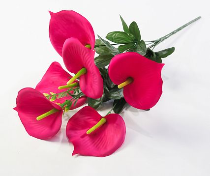 Букет калл "Крижинка" 6 цветков от магазина KALINA являющийся официальным дистрибьютором в России 