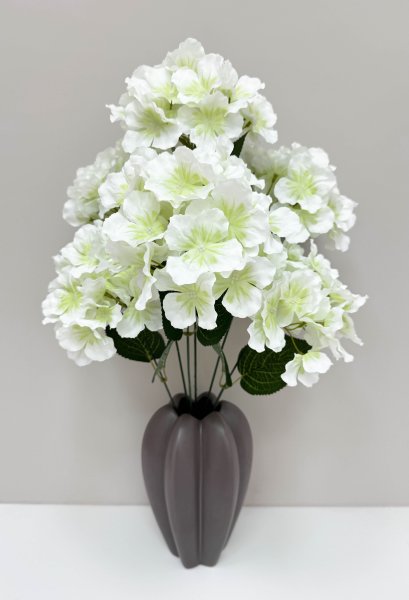 Гортензия 6 веток белая