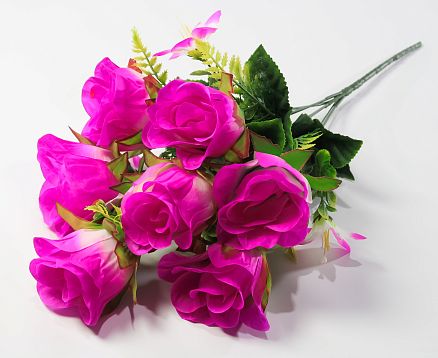 Букет роз "Симфония" 7 цветков от магазина KALINA являющийся официальным дистрибьютором в России 