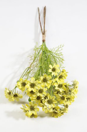 Букет мелкой желтой космеи (3 ветки)