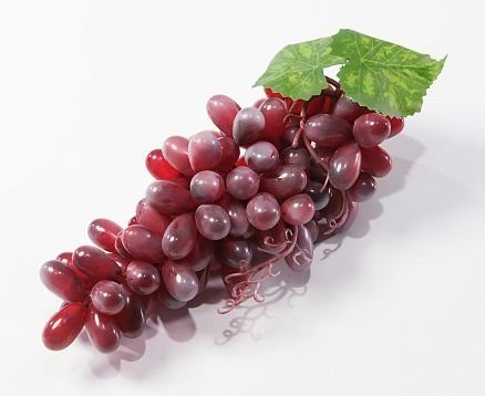 Гроздь красного винограда "Сочи" от магазина KALINA являющийся официальным дистрибьютором в России 