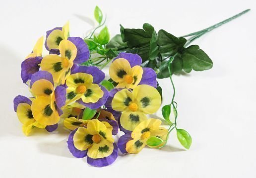 Букет "Анютины глазки" 15 цветков от магазина KALINA являющийся официальным дистрибьютором в России 