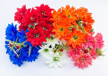 Георгин с ягодкой "Касабланка" 7 цветков