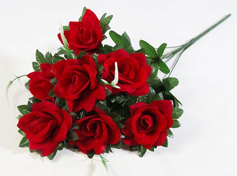 Букет розы  "Монако" 7 цветков от магазина KALINA являющийся официальным дистрибьютором в России 