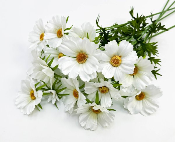 Георгин белый 3 цветка