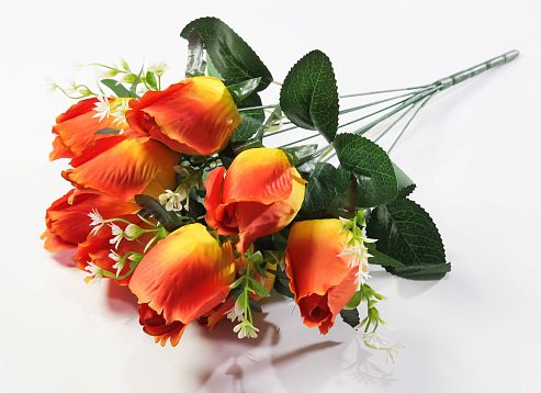 Роза "Альбина" 9 цветков от магазина KALINA являющийся официальным дистрибьютором в России 