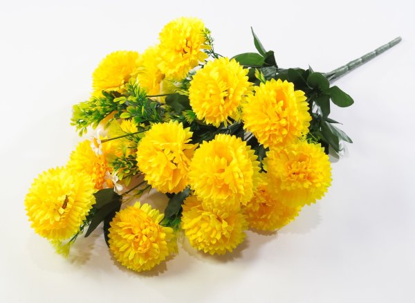 Хризантема "Петровчанка" 15 цветков 18 веток