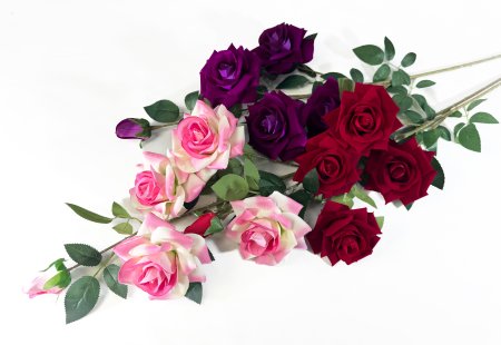 Ветка бархатных роз Феномен 4 цветка 1 бутон