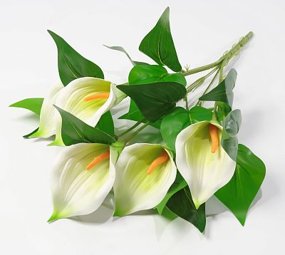 Букет калл из латекса 5 цветков от магазина KALINA являющийся официальным дистрибьютором в России 