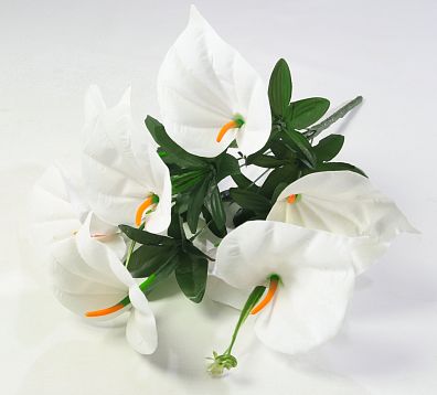 Букет калл белый бархат 8 цветков от магазина KALINA являющийся официальным дистрибьютором в России 