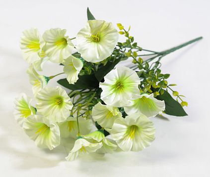 Букет петунии 18 цветков от магазина KALINA являющийся официальным дистрибьютором в России 
