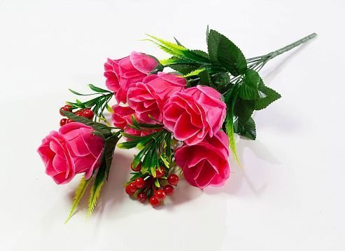 Роза закрытый бутон с ягодкой 9 веток 6 цветков от магазина KALINA являющийся официальным дистрибьютором в России 