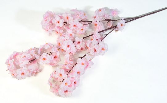 Ветка яблони 120 цветков 3 слоя светло-розовая от магазина KALINA являющийся официальным дистрибьютором в России 