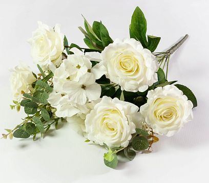 Роза с гортензией "Кристал" 8 цветков от магазина KALINA являющийся официальным дистрибьютором в России 