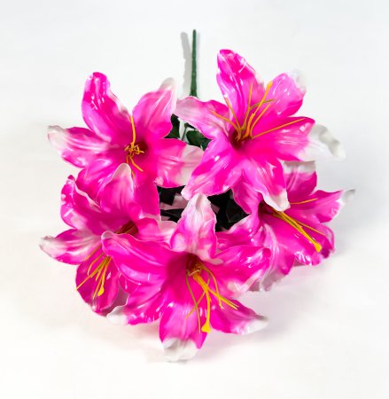 Букет крупных пластиковых лилий 5 цветков