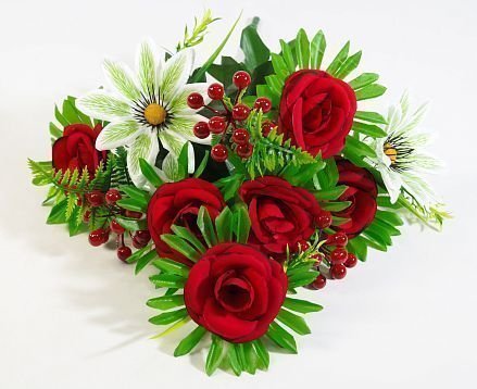 Букет роз с крупной ромашкой и ягодами 12 веток от магазина KALINA являющийся официальным дистрибьютором в России 