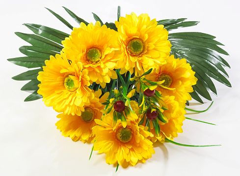 Гербера "Мозайка" 7 цветков 10 веток от магазина KALINA являющийся официальным дистрибьютором в России 