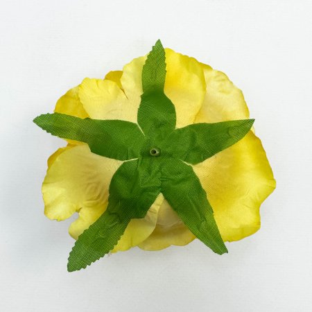 Роза крупная желтая