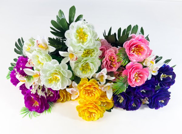 Георгин с нарциссом и листом пальмы 13 веток