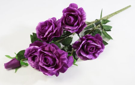 Ветка розы "Вега" 5 цветков 3 бутона