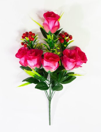 Роза закрытый бутон с ягодкой 9 веток 6 цветков