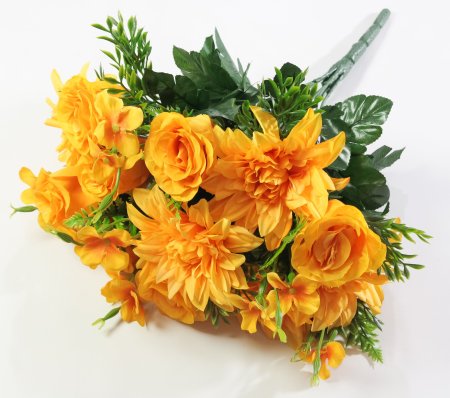 Букет георгин с розами 18 веток