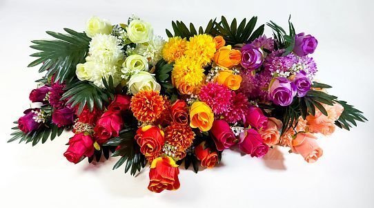 Хризантема с розой "Таврида" 12 цветков от магазина KALINA являющийся официальным дистрибьютором в России 