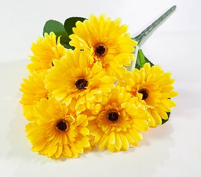 Букет герберы 7 веток 7 цветков от магазина KALINA являющийся официальным дистрибьютором в России 