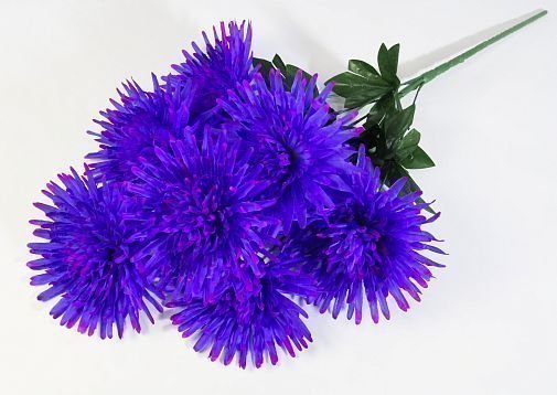 Букет хризантем "Гермес" 7 цветков от магазина KALINA являющийся официальным дистрибьютором в России 