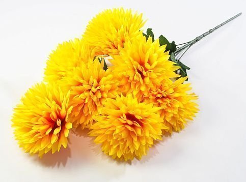 Букет хризантемы "Талисман" 7 цветков от магазина KALINA являющийся официальным дистрибьютором в России 