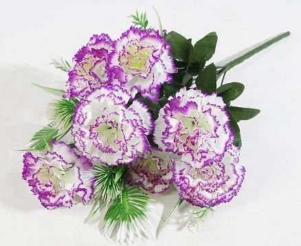 Букет гвоздик "Антураж" 8 цветков от магазина KALINA являющийся официальным дистрибьютором в России 