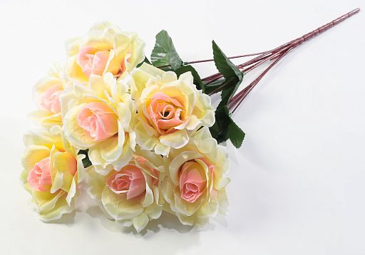 Букет роз "Анфея" 7 цветков от магазина KALINA являющийся официальным дистрибьютором в России 