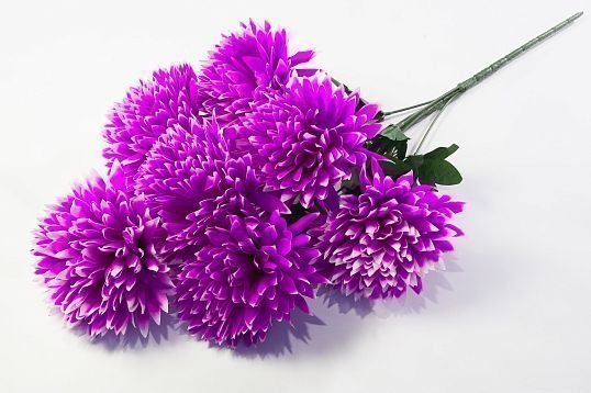 Букет хризантемы "Талисман" 7 цветков от магазина KALINA являющийся официальным дистрибьютором в России 